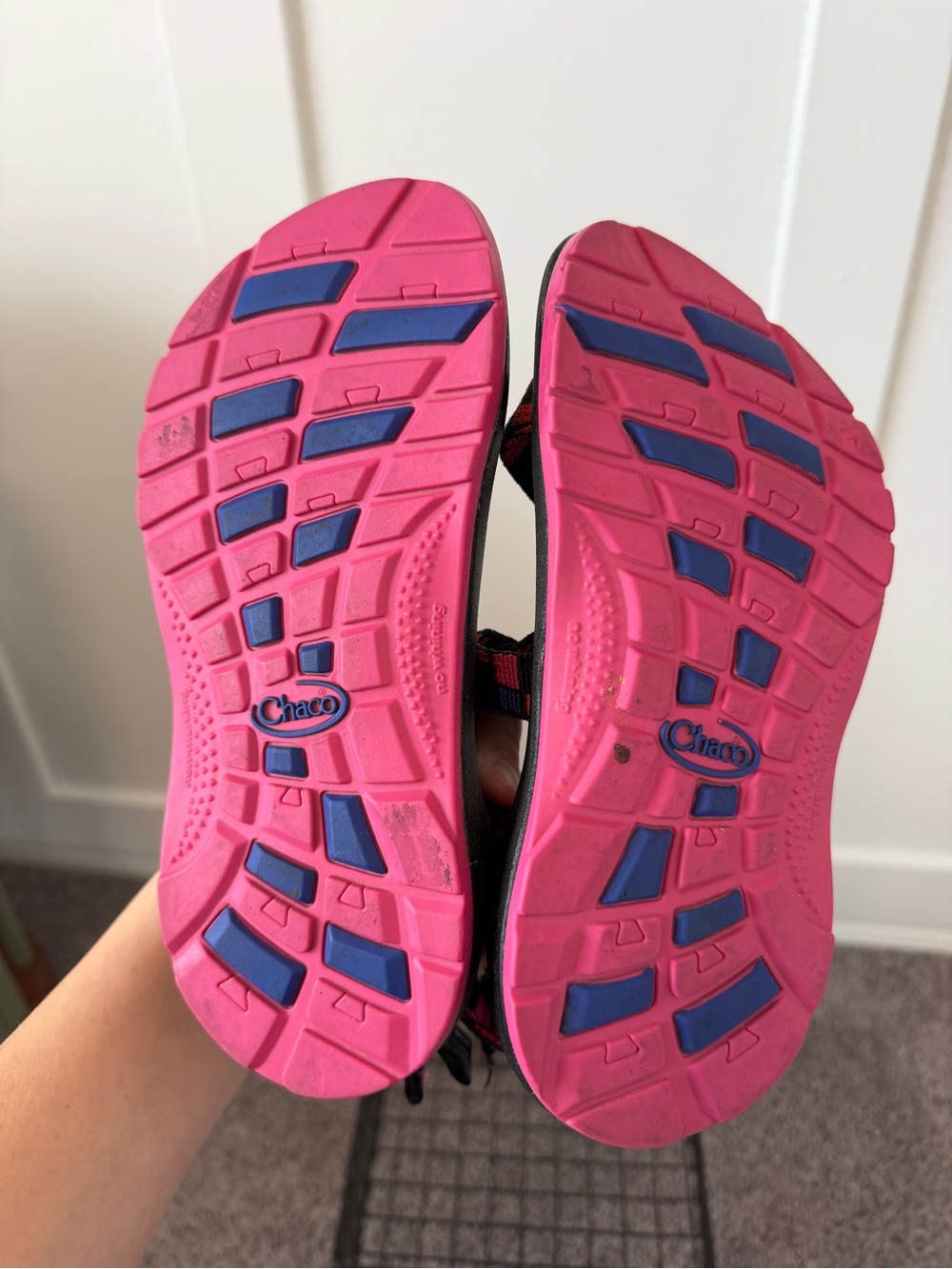 Chaco kids cross strap sandals size 3 - Picture 5 of 7